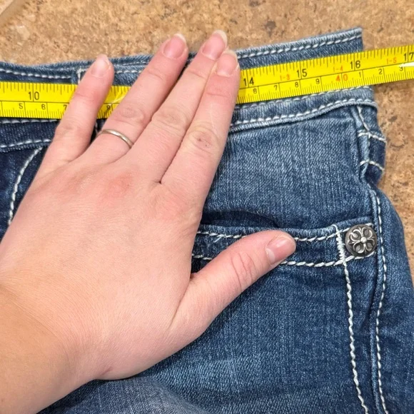 Miss Me Women’s Boot Cut Low Rise Jeans Sz 30 Embellished Flap Pocket Cowgirl - Picture 5 of 14